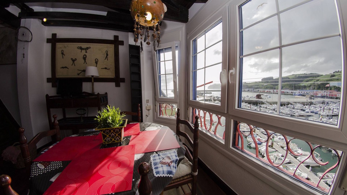Bermeo House | Apartment in Marina