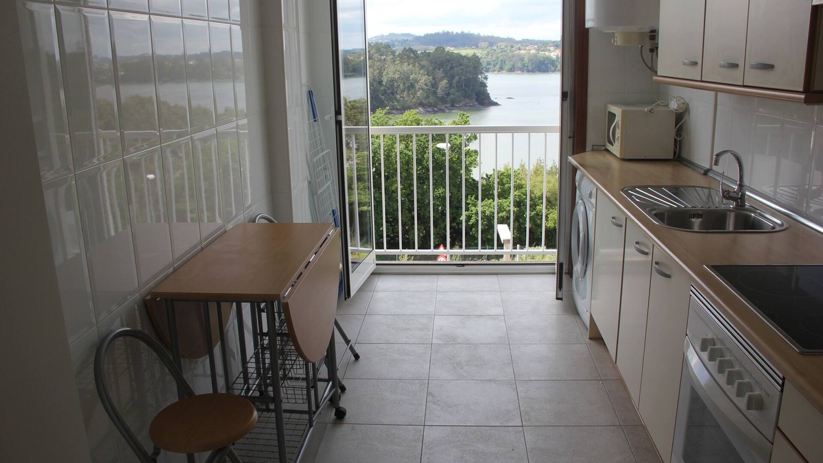 Callobre Apartment | Apartment in Miño with views of the Ría.