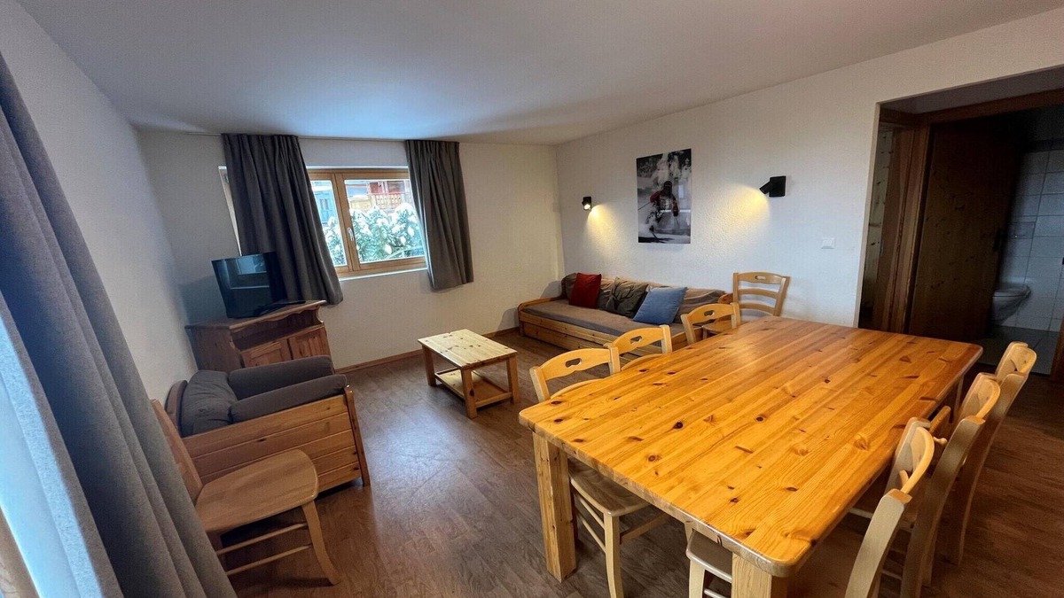 Saint-Pierre-de-Clages Apartment | Apartment in Nendaz with Ski-In/Ski-Out Access