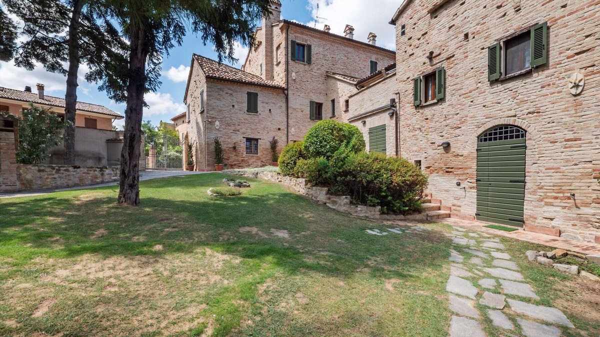 Mombaroccio Apartment | Apartment in Noble Villa near Ecological Park