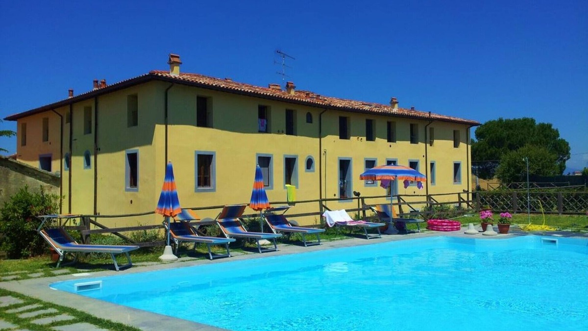 Pieve di Santa Luce Apartment | Apartment in Palazzo Residence Giuly Rosselmini - Swimming pool
