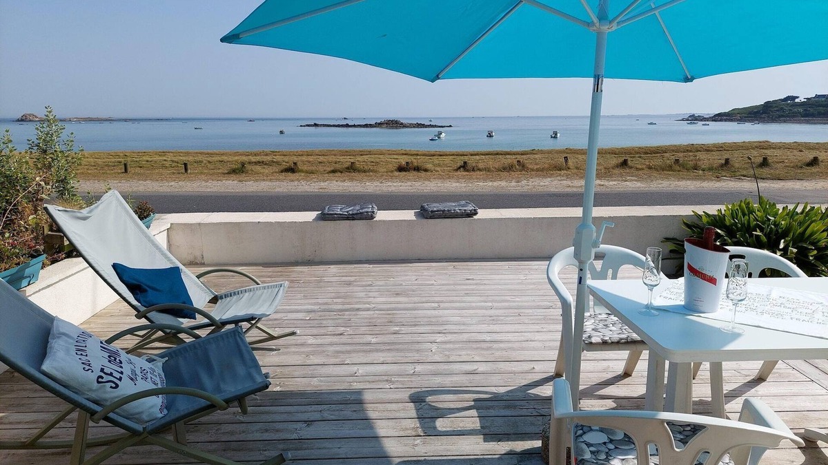 Kerlouet House | Apartment in Plouguerneau by Sandy Beach