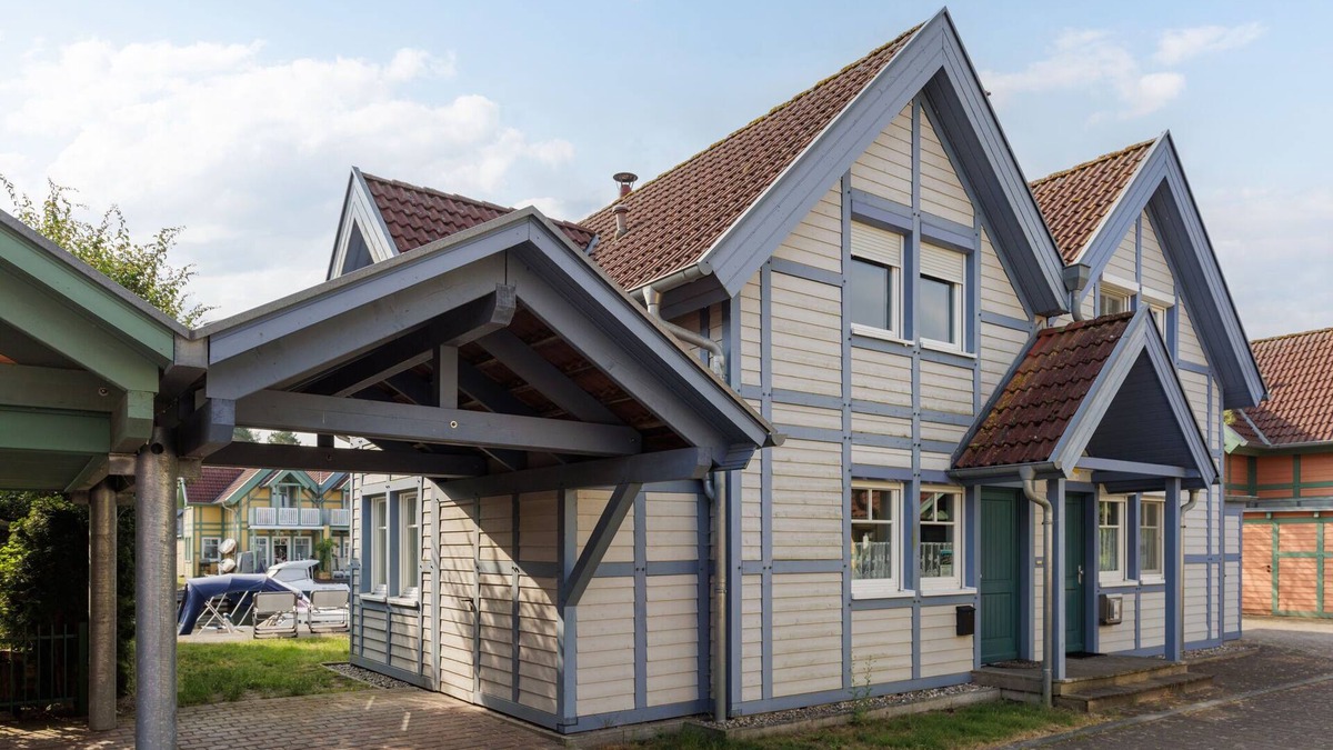 Rheinsberg House | Apartment in Rheinsberg with Private Dock