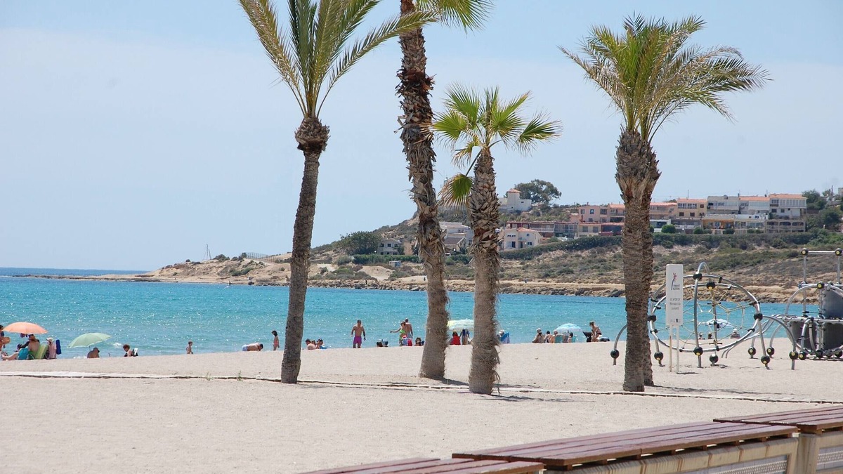 Cabo de las Huertas Apartment | Apartment in San Juan Beach Air conditioning and Wifi
