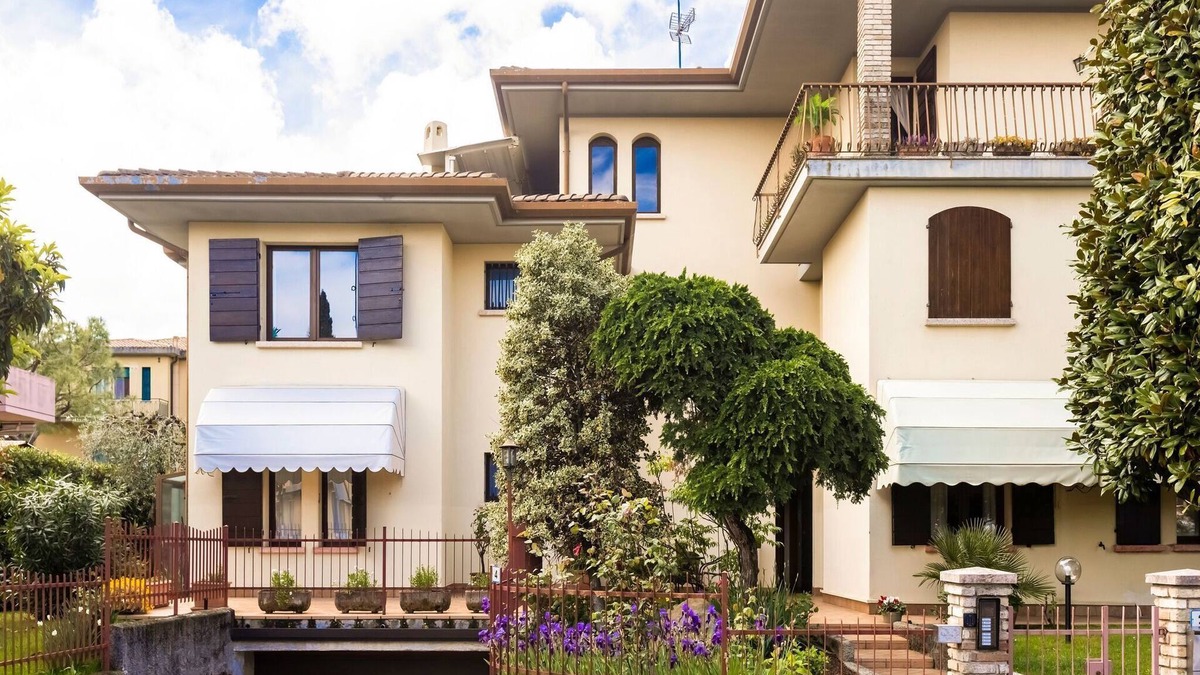 Colombare Apartment | Apartment in Sirmione near Garda Lake