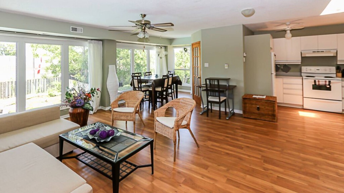 Clarkson-Lorne Park House | Apartment in South Mississauga near Highway