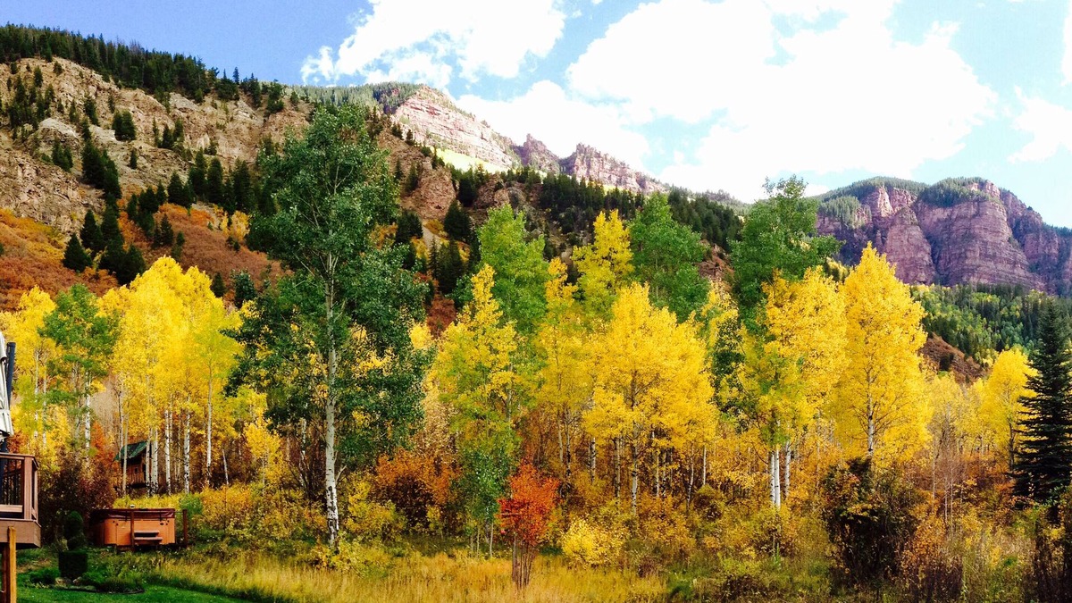 Carbondale Apartment | Apartment in spectacular mountain location viewing the red cliffs of Redstone.