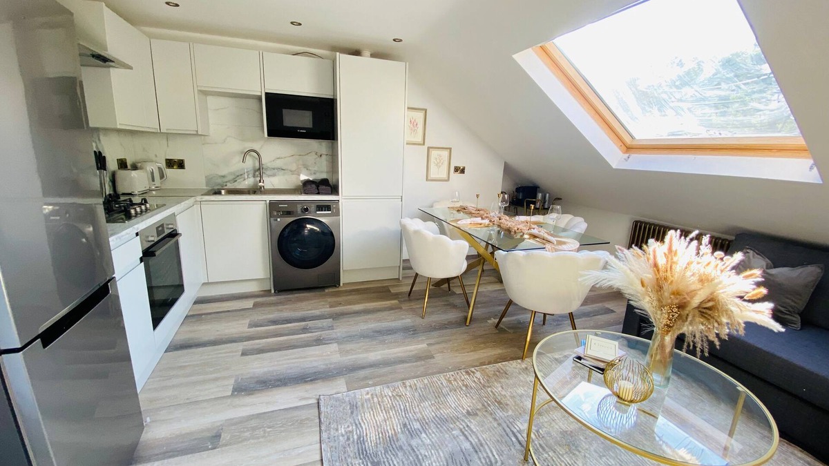 Tower Hamlets Apartment | Apartment in Stepney Green