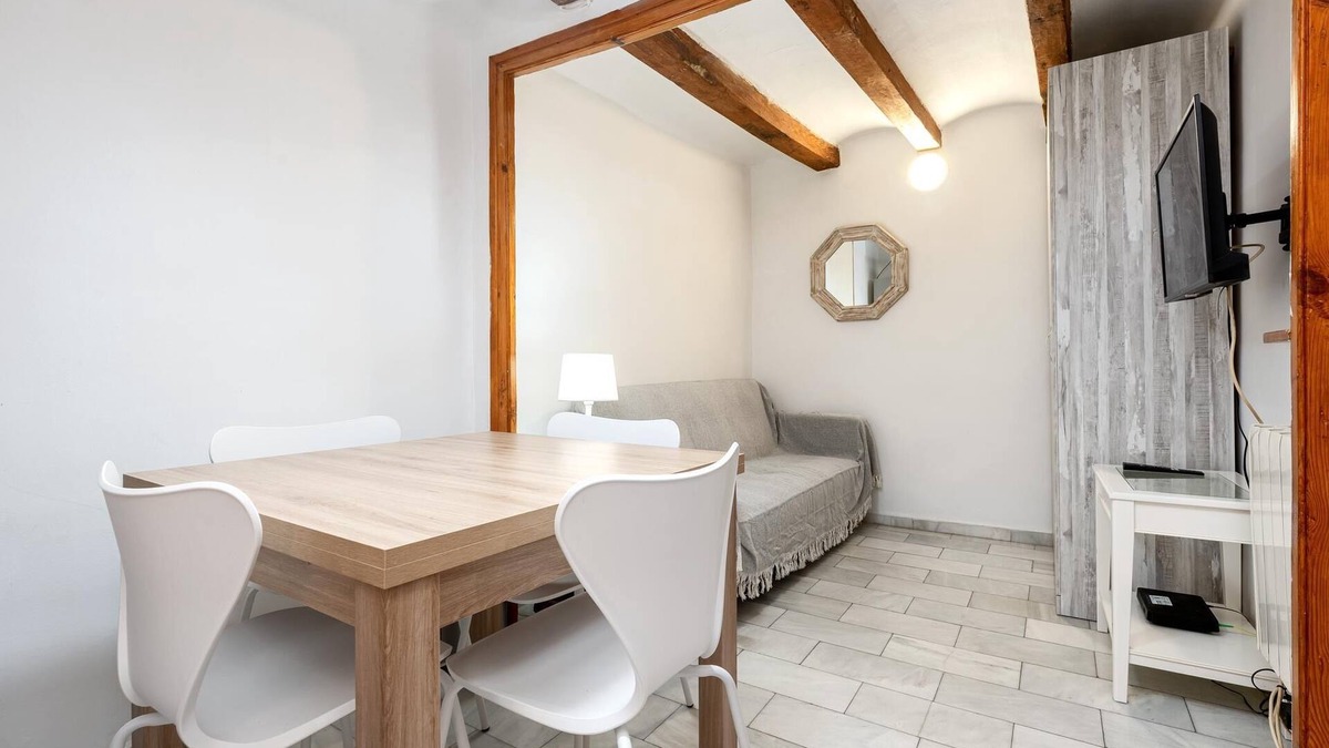 Old Town Apartment | Apartment in TGN historic center only 450m beach
