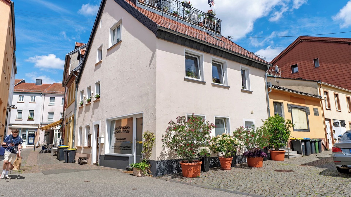 Sankt Wendel Apartment | Apartment in the City with Wi-Fi