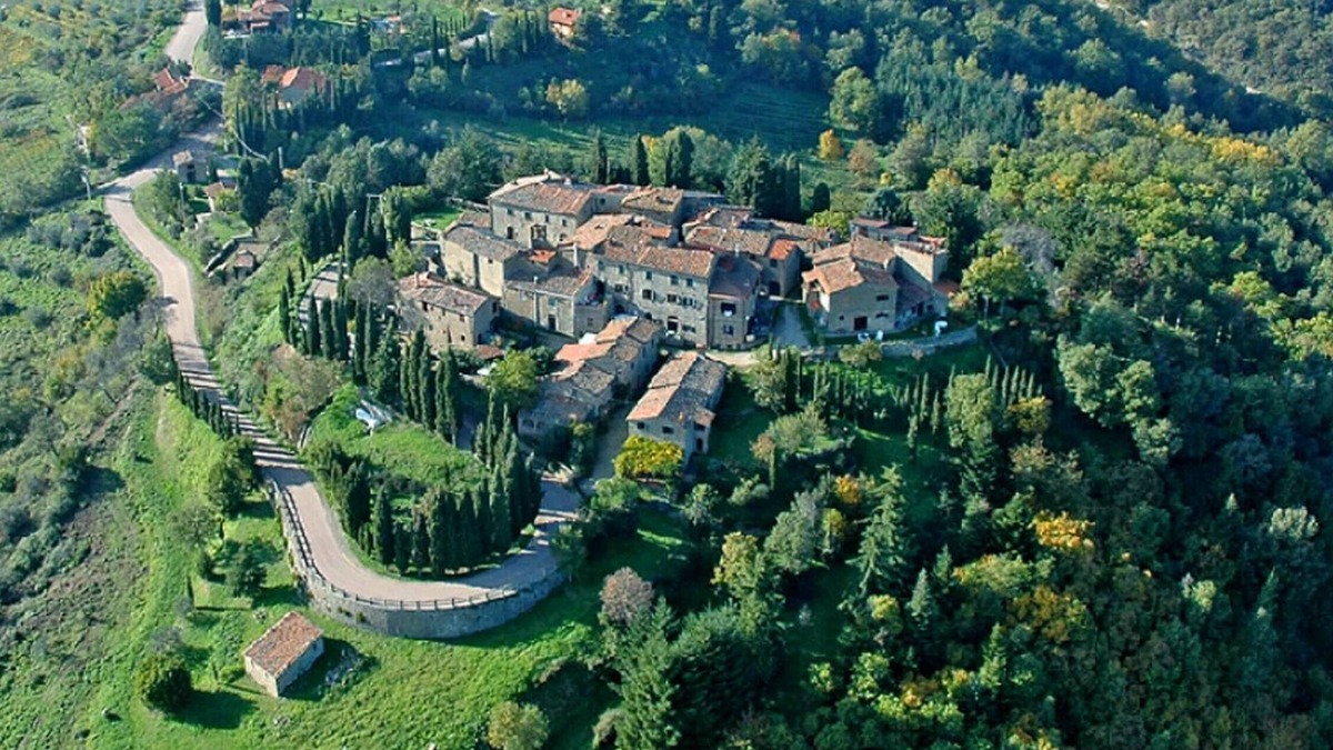 Starda Apartment | Apartment in the castle, with restaurant and swimming pool, pink