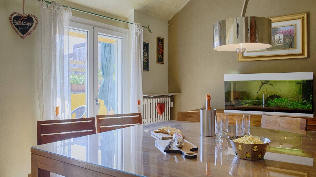 Angera Apartment | Apartment in the heart of Angera with terrace and Rocca view