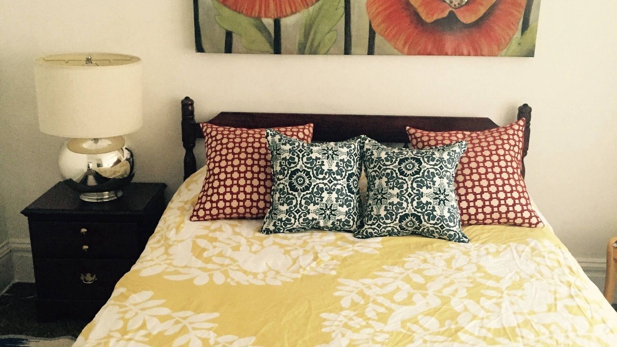 Marquette Apartment | Apartment in the heart of Marquette w/cable & wifi! Next to premier brewpub!