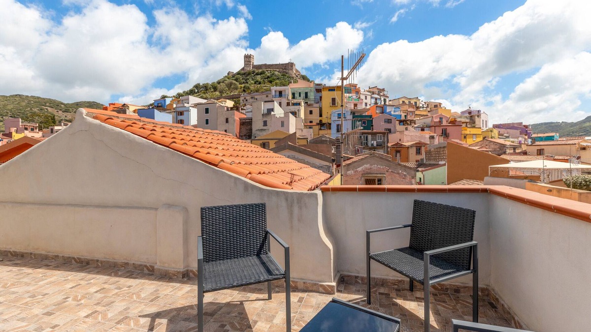 Bosa Historic Centre Apartment | Apartment in the Historic Center "Casa Rocca" with Castle View from the Terrace