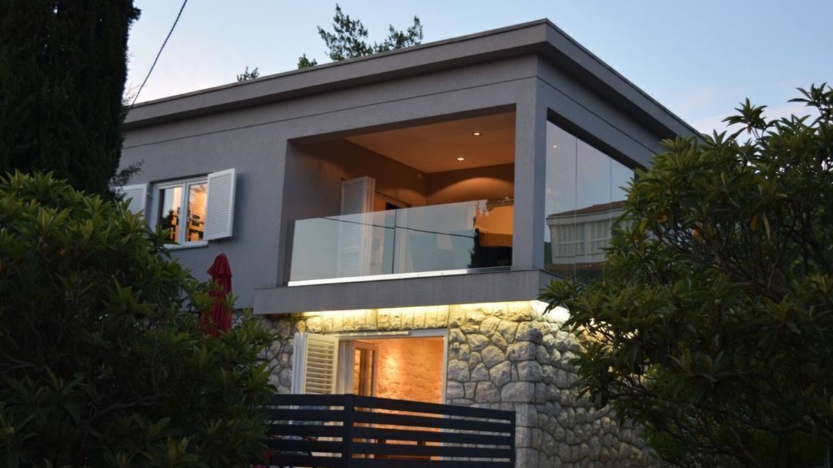 Crikvenica Apartment | Apartment in the house with garden in peaceful neighborhood 5 minutes from beach