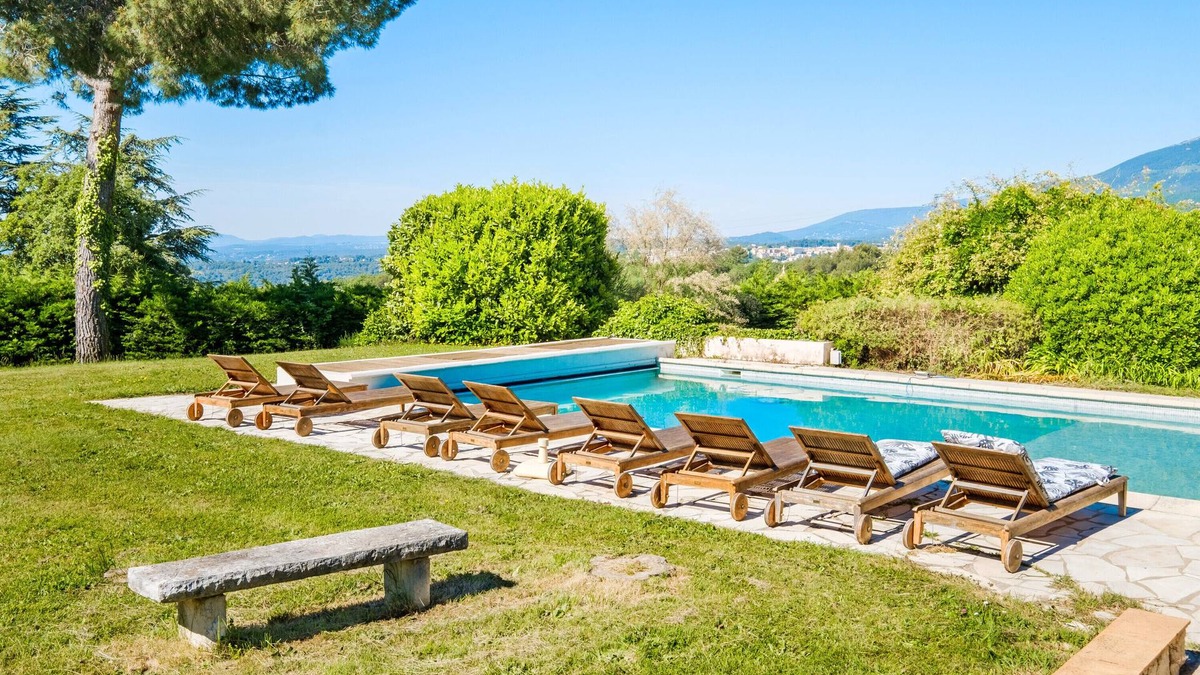 La Gaude Apartment | Apartment in the magnificent Mas des Serens with mountain views, Wi-Fi, and air conditioning