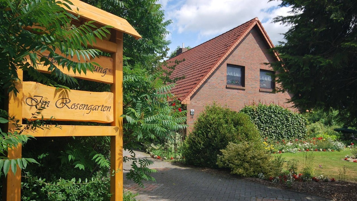 Oltmannsfehn Apartment | Apartment in the rose garden 35665 - Apartment in the rose garden