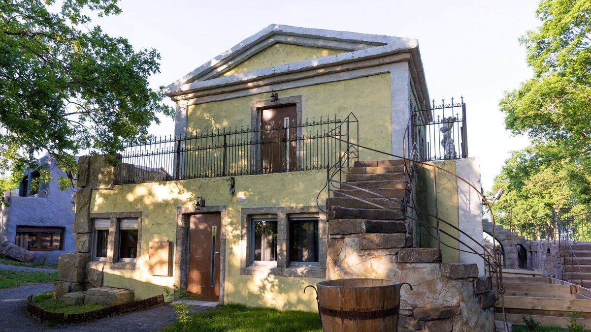 Coswig Apartment | Apartment in the sculptor's house, bottom left