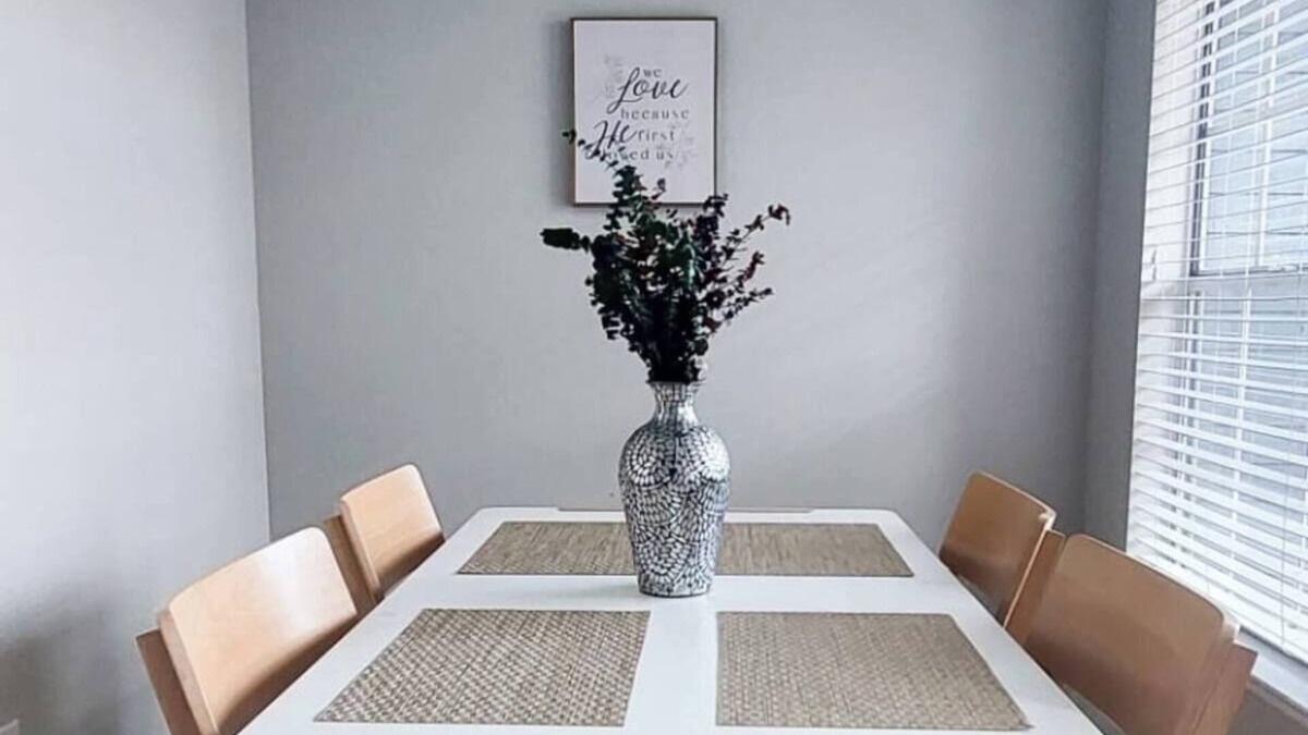 Deco Apartment | Apartment in the suburbs, near the Moll and stores (pet friendly).