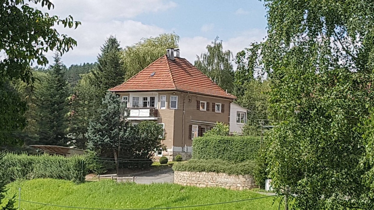 Stadtroda Apartment | Apartment in the villa Sonnenschein Stadtroda. 2 bedrooms 4 beds