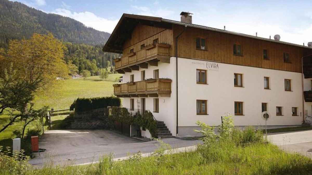 Vorderthiersee Apartment | Apartment in Thiersee with a balcony