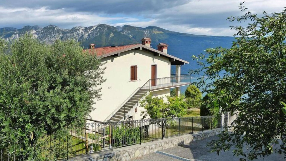 Oldesio Apartment | Apartment in Tignale with Lake Garda Views