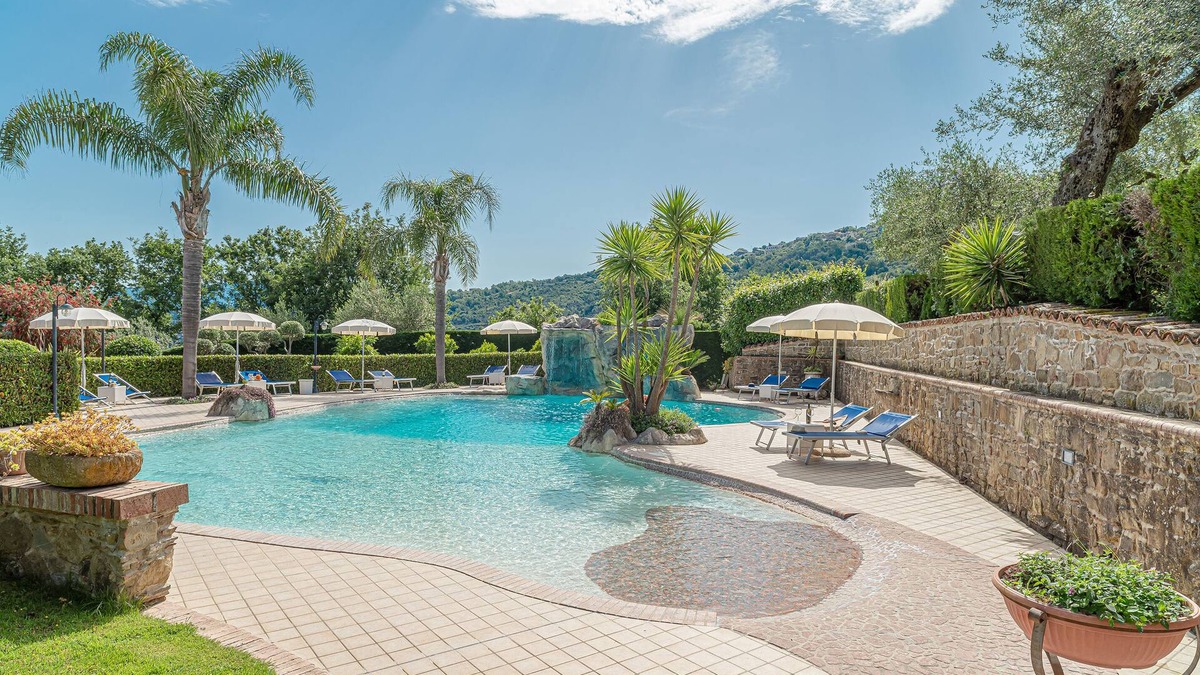 Laureana Cilento House | Apartment in villa with swimming pool