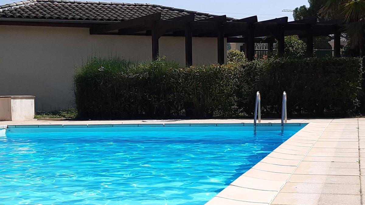 Cahors Apartment | Apartment in very quiet residence with swimming pool and park