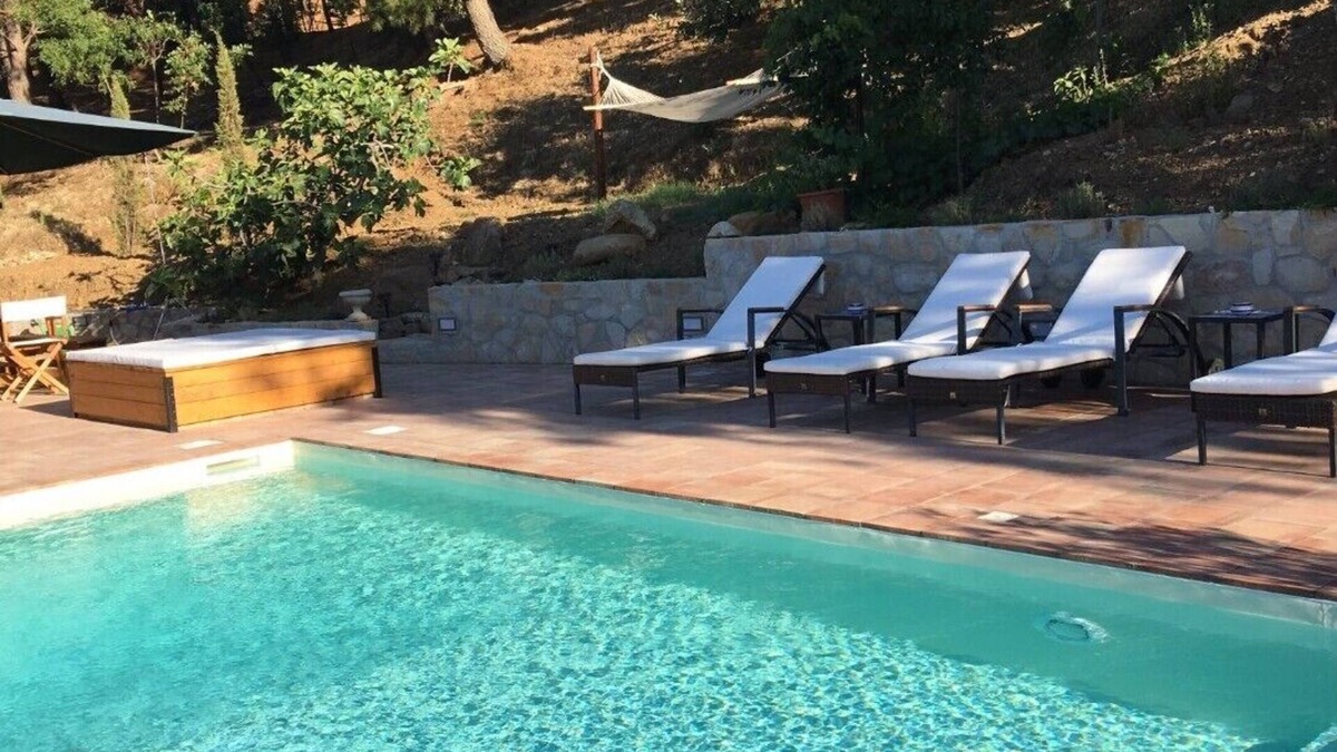 Castelbuono Villa | Apartment in villa with air-conditioned pool
