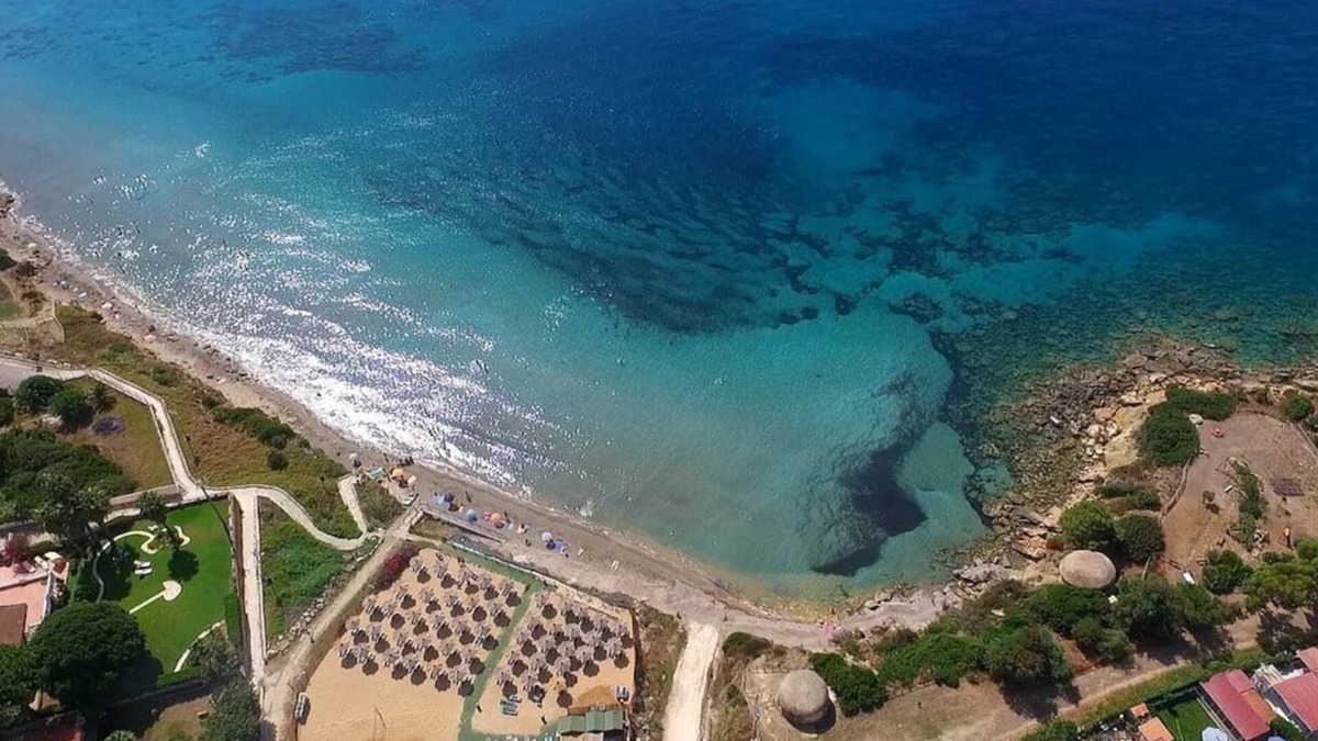 Punta Milocca Apartment | Apartment in villa 130 meters from the sea