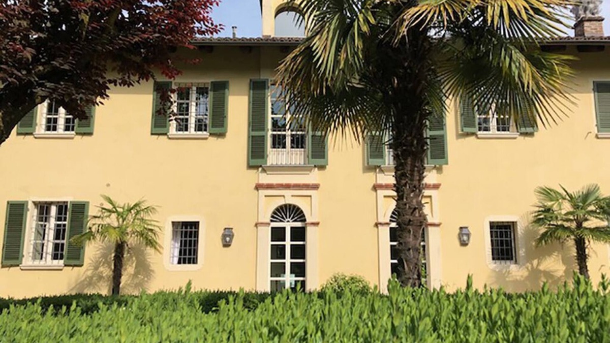Bussolino House | Apartment in Villa del 700 in Turin with Terrace and Garden