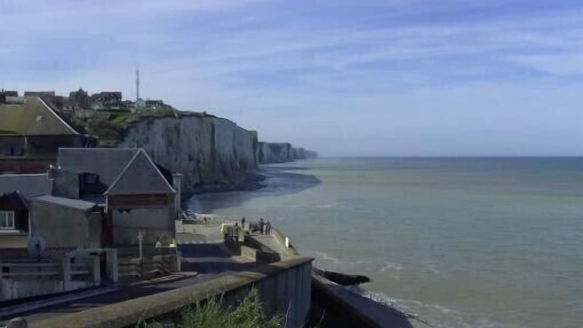 Ault Apartment | Apartment in villa for 6 persons-2*- . Sea view, somme bay.