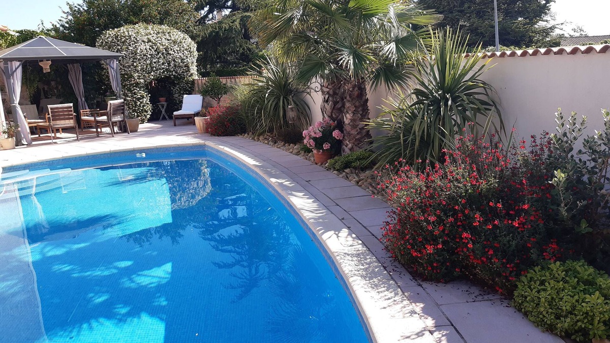 Baillargues Apartment | Apartment in villa with private pool and garden