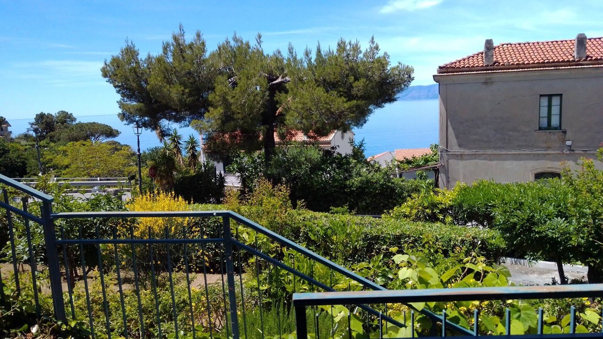 Fiumicello Santa Venere Apartment | Apartment in villa near the beach