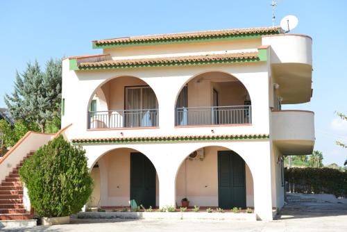 Porto Palo Apartment | Apartment In Villa near The Sea