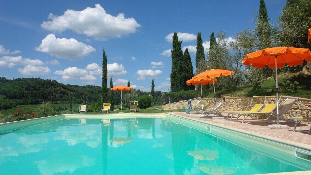 Poggibonsi Villa | Apartment in villa with WIFI, pool, TV, patio, panoramic view, parking, close to San Gimignano