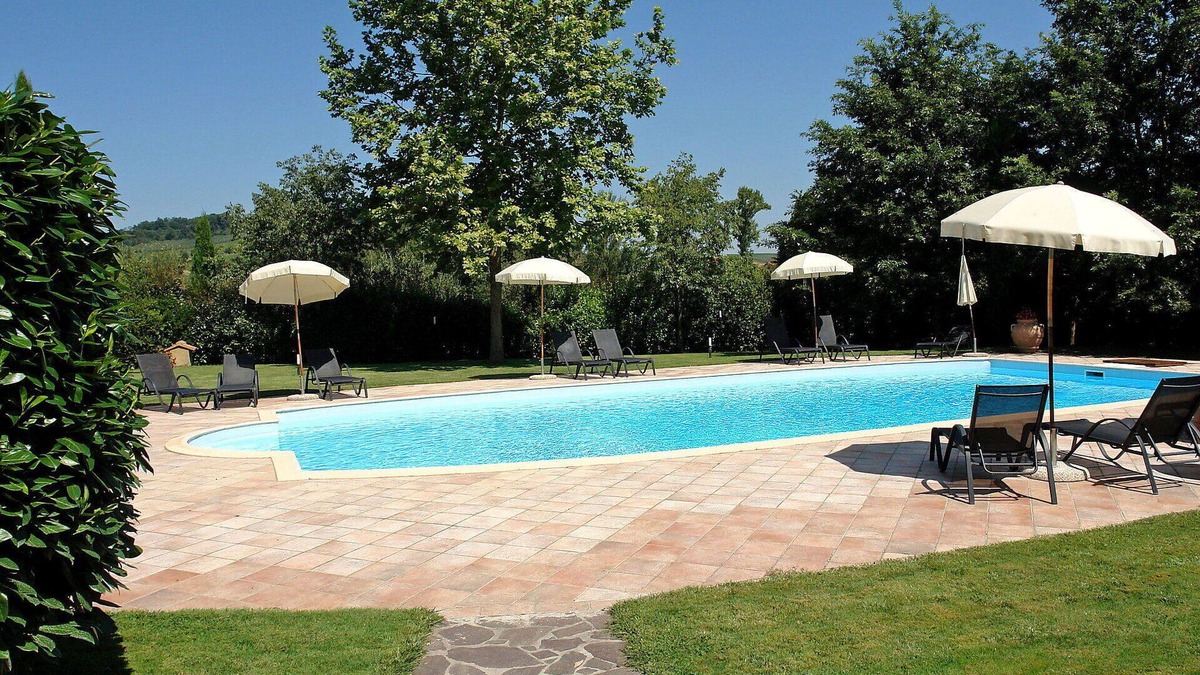 Poggiarello Villa | Apartment in villa with pool, WIFI, TV, terrace, pets allowed, parking, close to San Gimignano