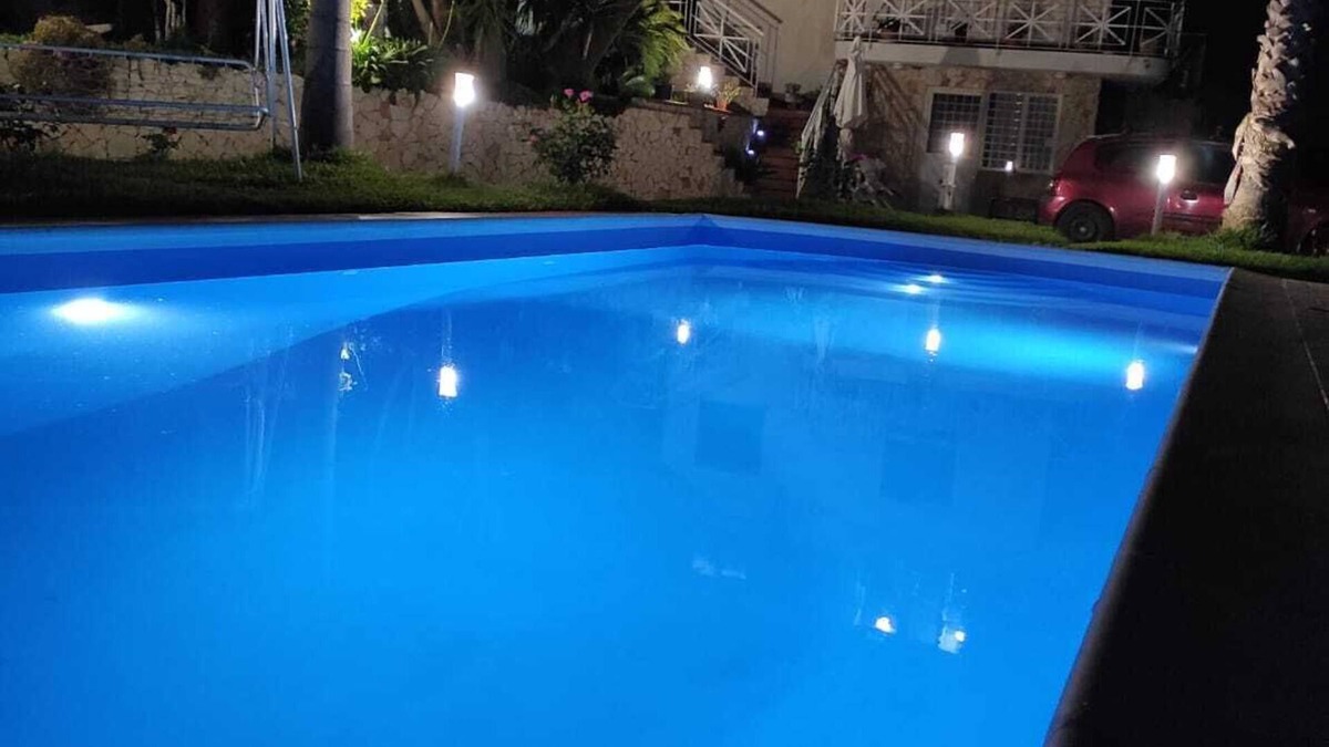 Coste House | apartment in villa with swimming pool