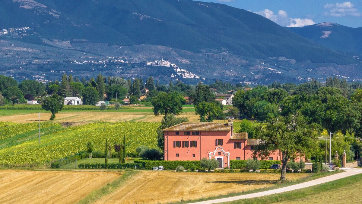 Guzman Villa | Apartment in villa with swimming pool, in the heart of Umbria
