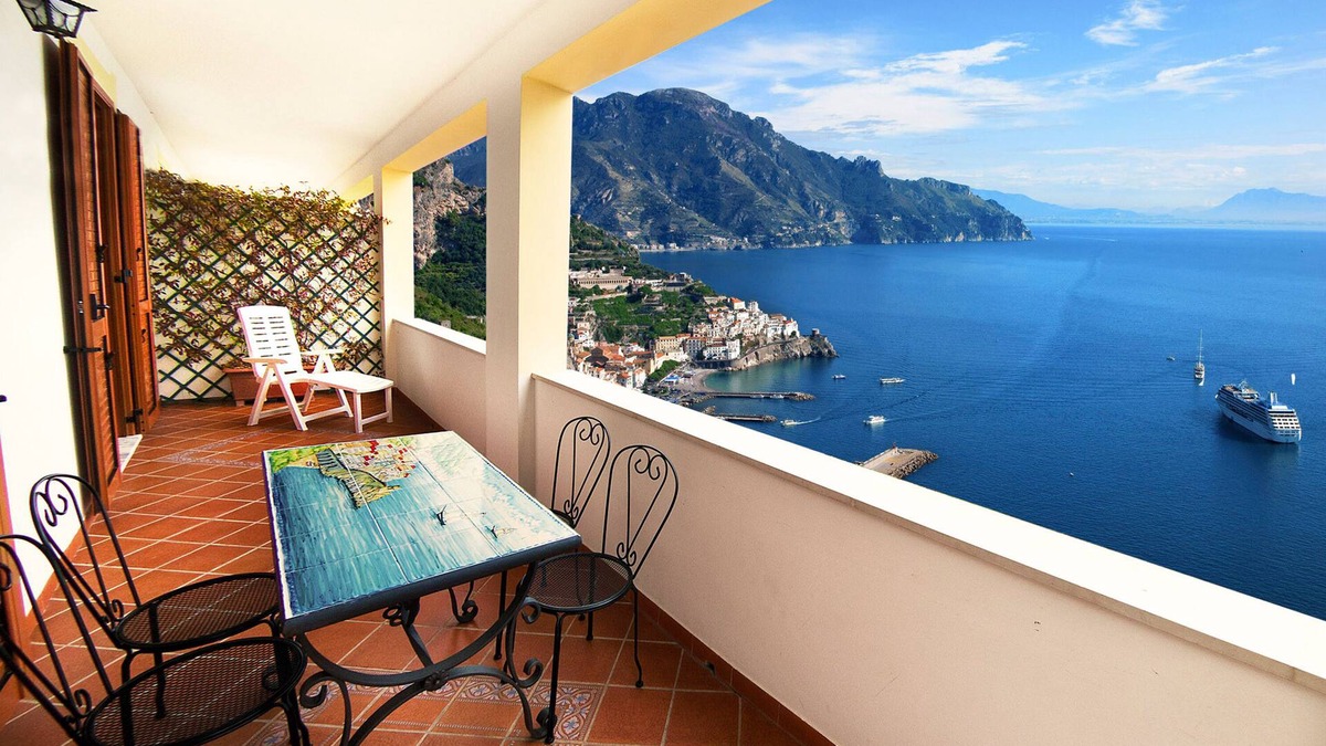 Pogerola Apartment | Apartment in villa with views on sea,