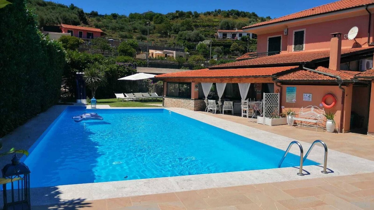 Imperia Apartment | APARTMENT IN VILLA X 4 PEOPLE ABOUT 2 KM FROM THE SEA HOT-HUB POOL