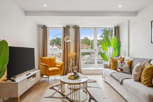 Coombe Hill Apartment | Apartment in Wimbledon with Cinema, Gym, Game Room! Upto 30 Percent OFF