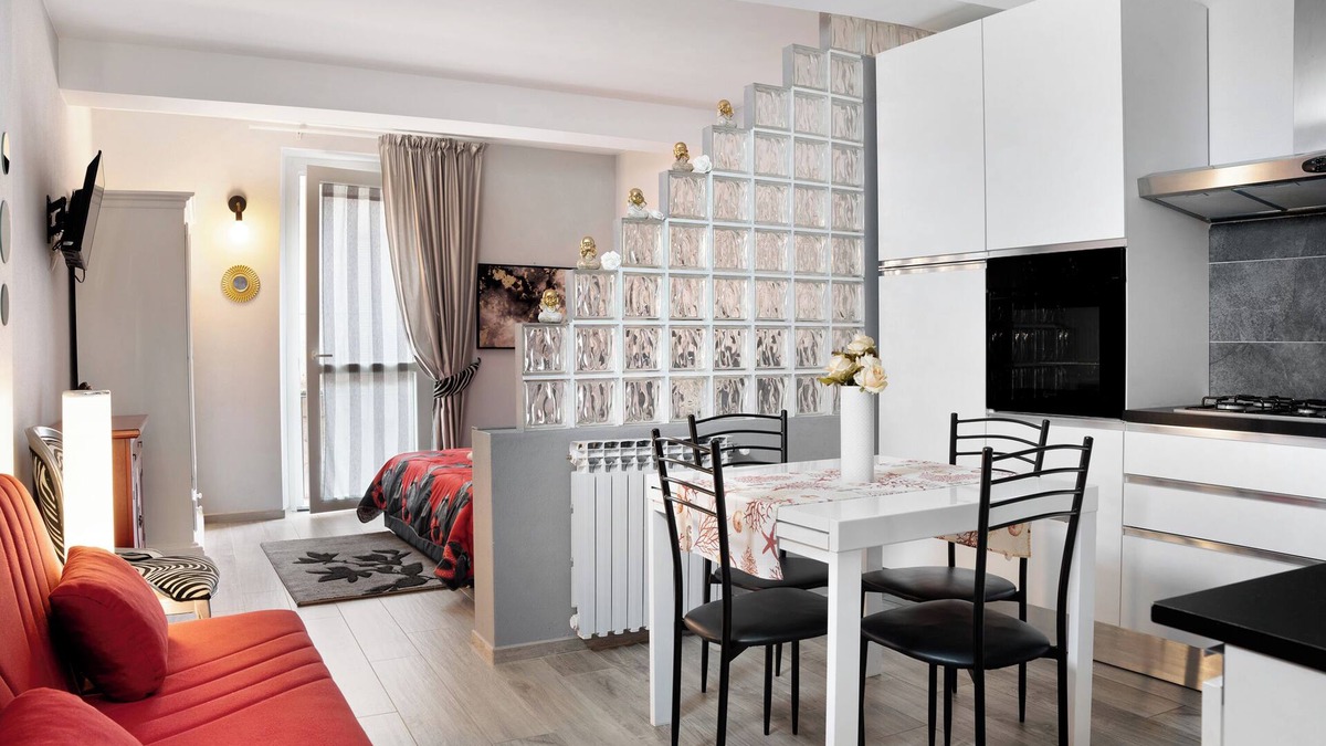 Piazza Apartment | Apartment 'Incantevole Loft Red Passion' with Balcony, Wi-Fi and Air Conditioning