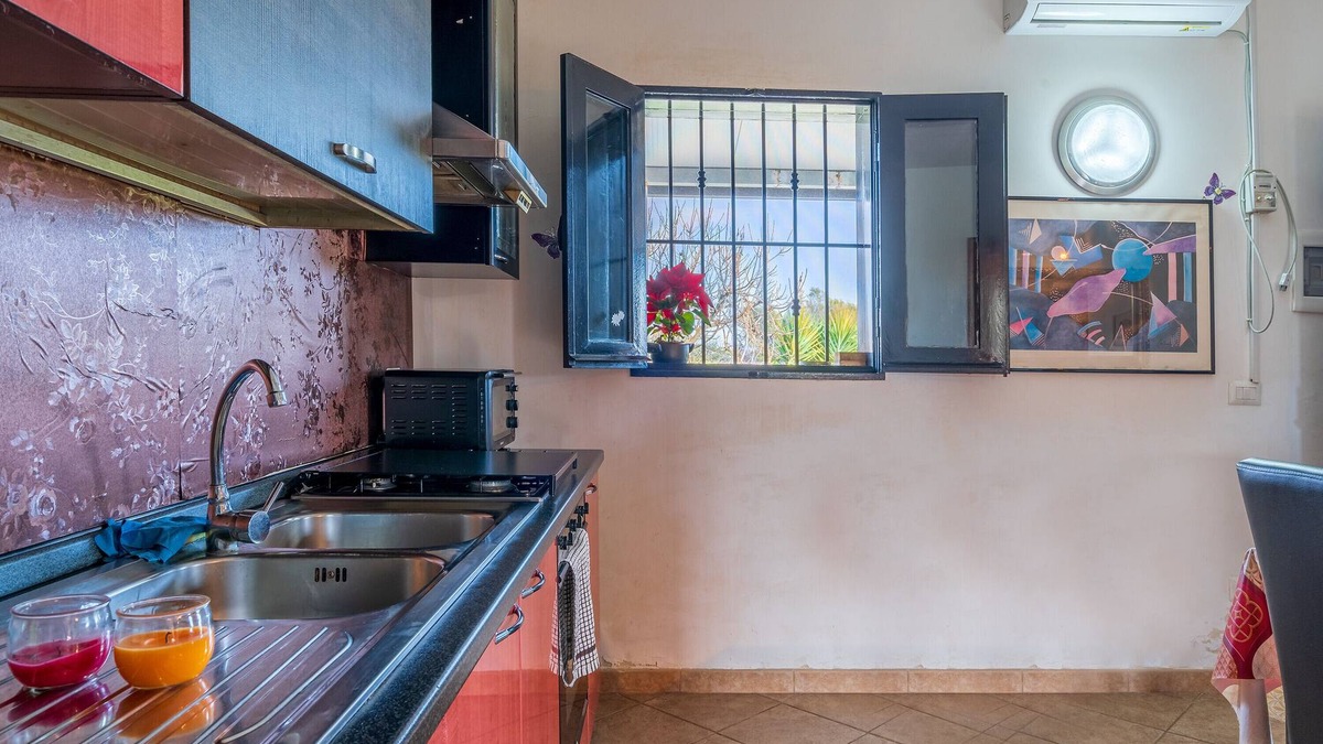 Lentini Apartment | Apartment "Indipendente Lentini" with Mountain View, Garden & Wi-Fi