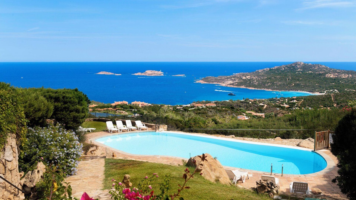 Pantogia Apartment | Apartment "Infinite Blue Porto Cervo" near Beach with Sea View, Shared Pool & Wi-Fi