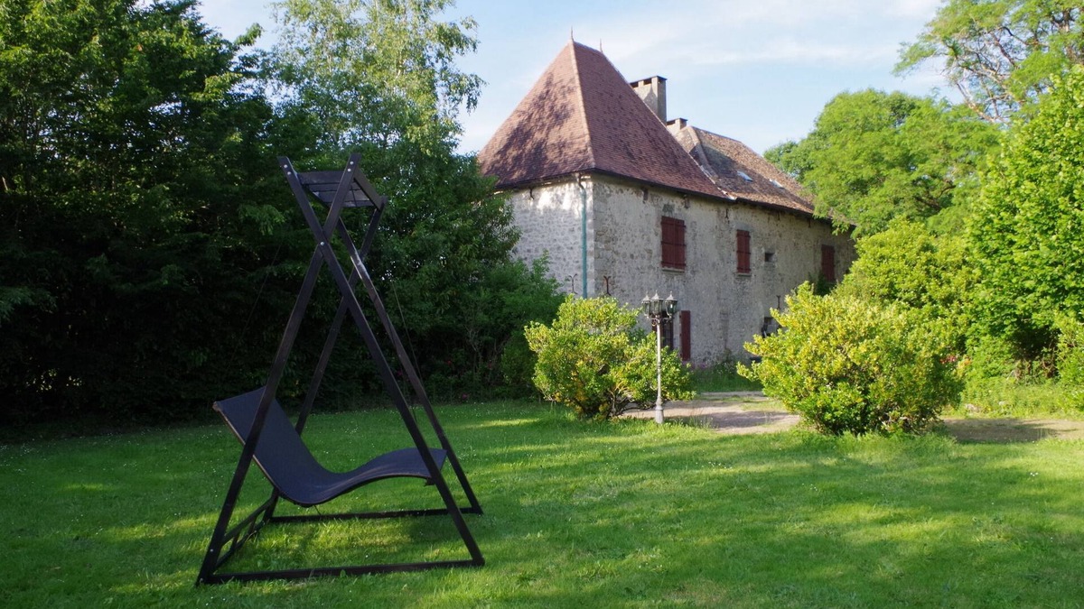 Busserolles Apartment | Apartment Intime in the annex of a hunting lodge from the 14th century century