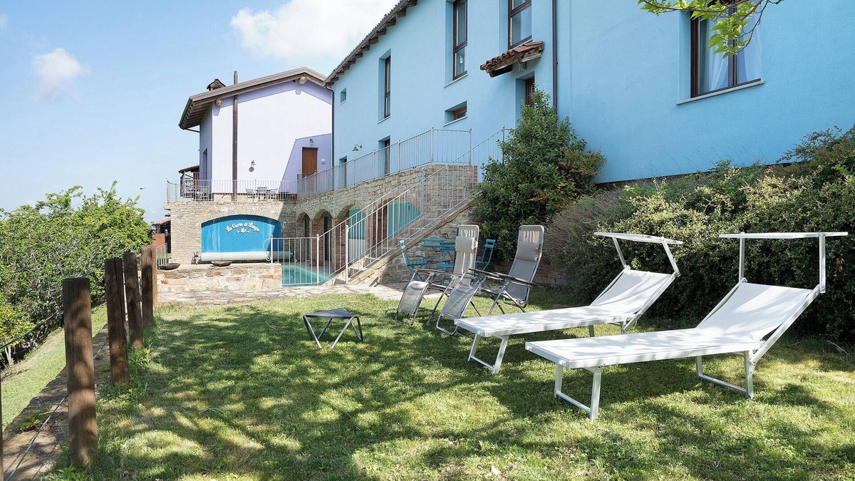 Cerretto Langhe Apartment | Apartment 'La Corte di Langa Alloggio Agata' with Shared Pool & Wi-Fi
