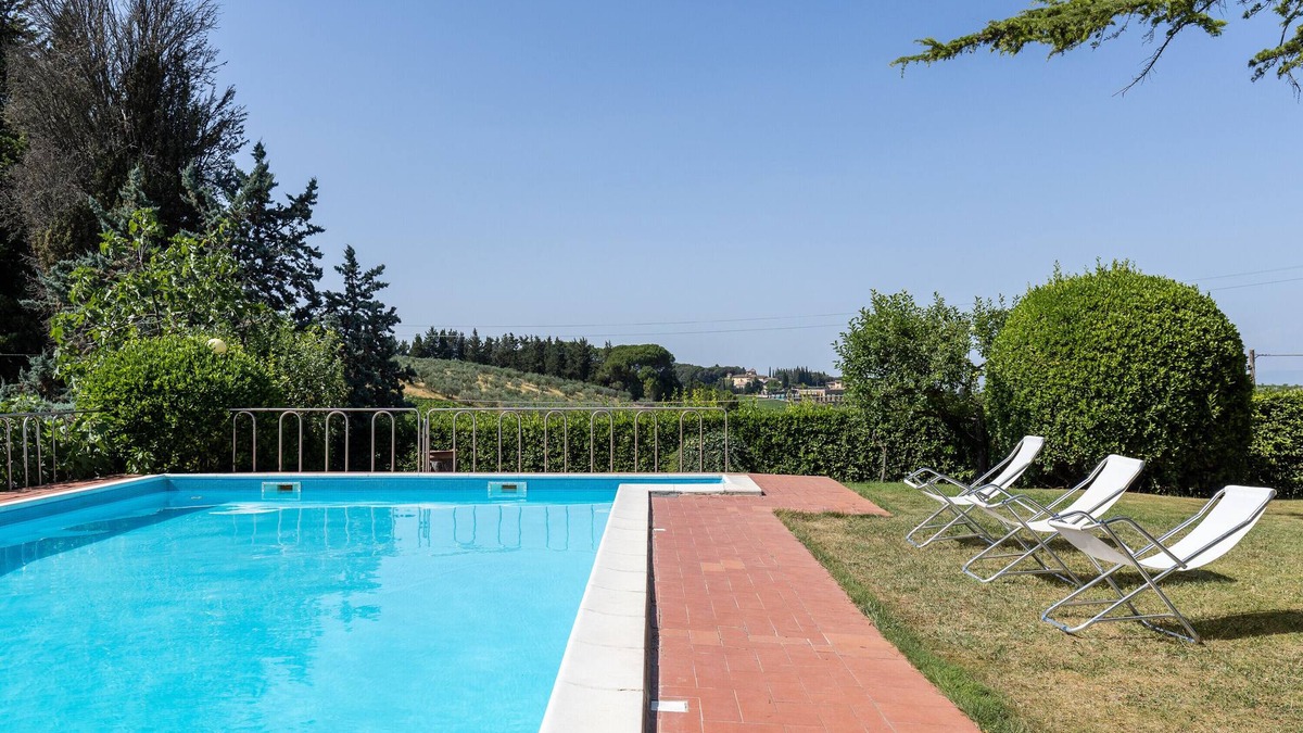 Magliano House | Apartment 'Vernaccia Country House - Agriturismo' with Pool, Garden & Wi-Fi