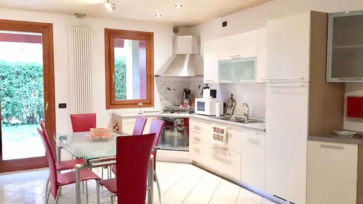 Caerano di San Marco Apartment | Apartment with garden in quiet and strategic location