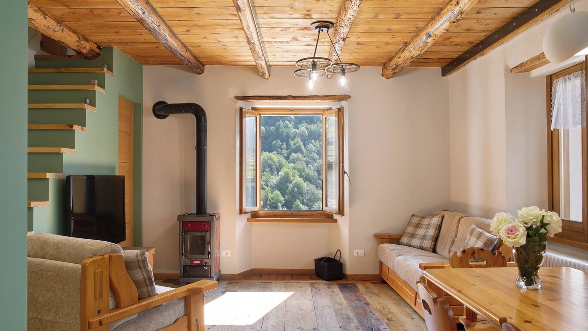 Chiesa in Valmalenco Apartment | Apartment 'Bellavista' with Mountain View & Garden